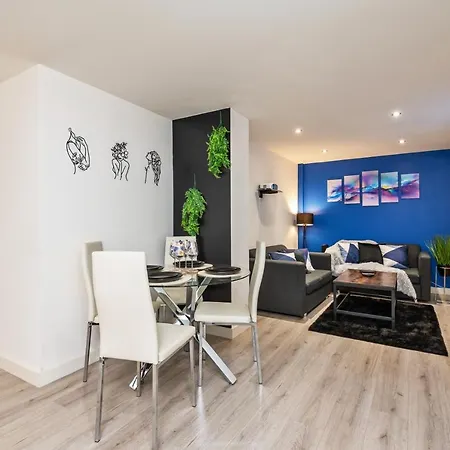 Spacious 1 Bedroom With 4k Cinema Experience By Haven Escapes In Bradford Apartment *