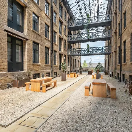 Apartment Spacious 1 Bedroom With 4k Cinema Experience By Haven Escapes In Bradford *