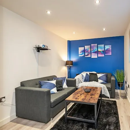 Spacious 1 Bedroom With 4k Cinema Experience By Haven Escapes In Bradford Apartment *