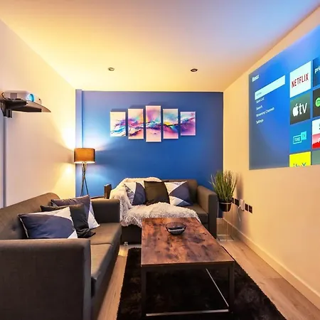 Spacious 1 Bedroom With 4k Cinema Experience By Haven Escapes In Bradford *