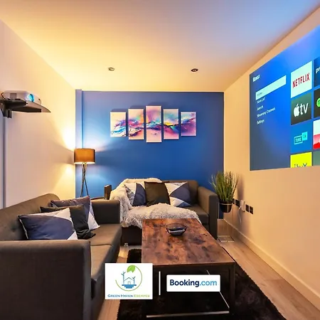 Spacious 1 Bedroom By Haven Escapes Short Lets & Serviced With 4k Cinema Experience *