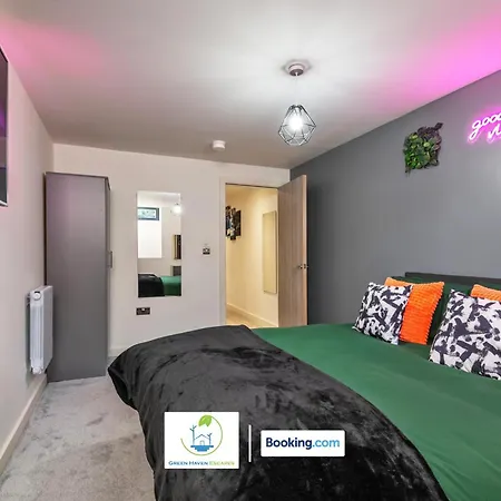 Spacious 1 Bedroom By Haven Escapes Short Lets & Serviced With 4k Cinema Experience *