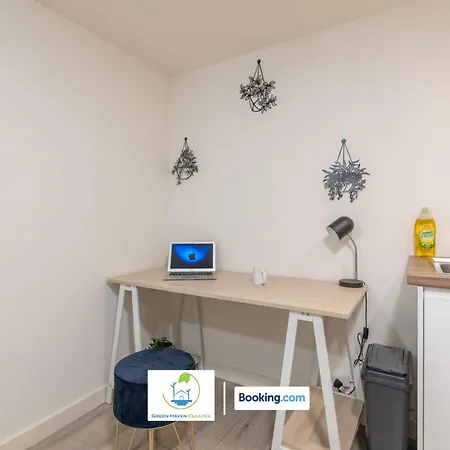 Apartment Spacious 1 Bedroom By Haven Escapes Short Lets & Serviced With 4k Cinema Experience Bradford (West Yorkshire)
